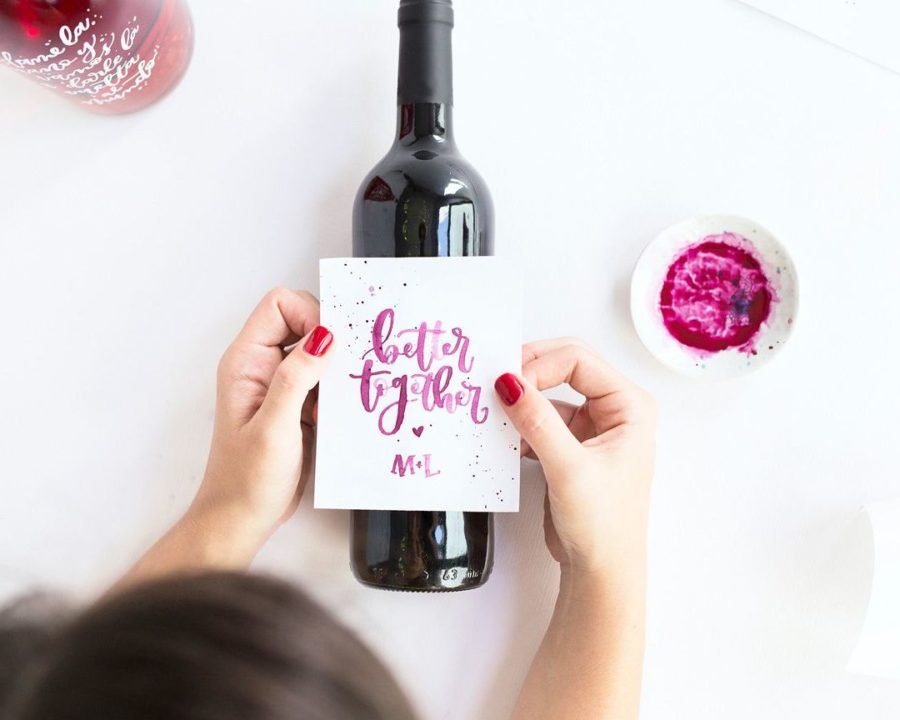 descubre las mejores frases para etiquetas de vino personalizadas y sorprende a tus invitados